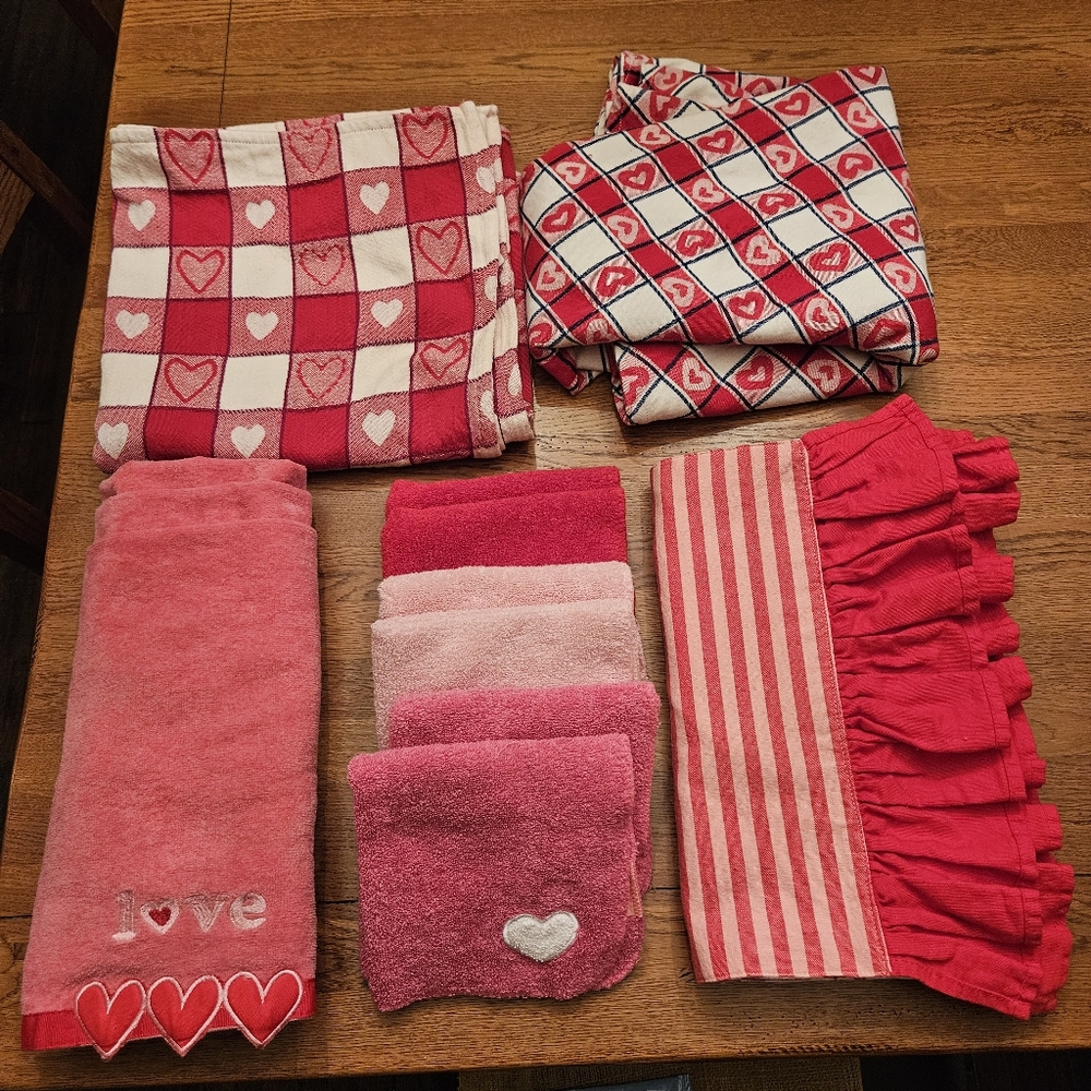 Love Hearts Linen Bundle: Table Cloths, Washclothes, Hand Towels & Table Runner